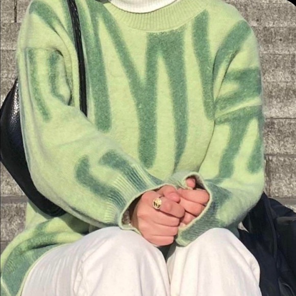 green crewneck - Picture 3 of 3